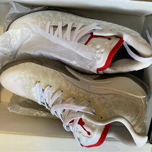 Big Kid size 7 or Ladies 8/8.5. Like new condition. Worn only once.